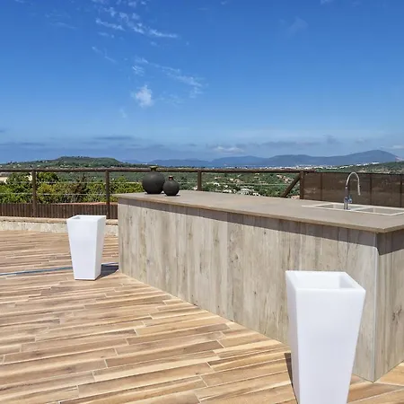 Luna E' Pedra - In Con Vista Sulla Baia Di E Piscina Гостевой дом 3*