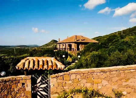 Luna E' Pedra - In Con Vista Sulla Baia Di E Piscina Гостевой дом 3*