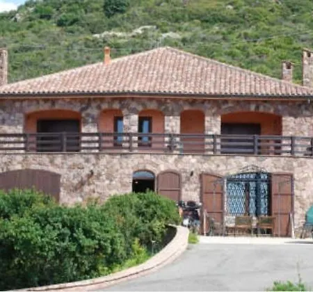 Гостевой дом Luna E' Pedra - In Con Vista Sulla Baia Di E Piscina Альгеро